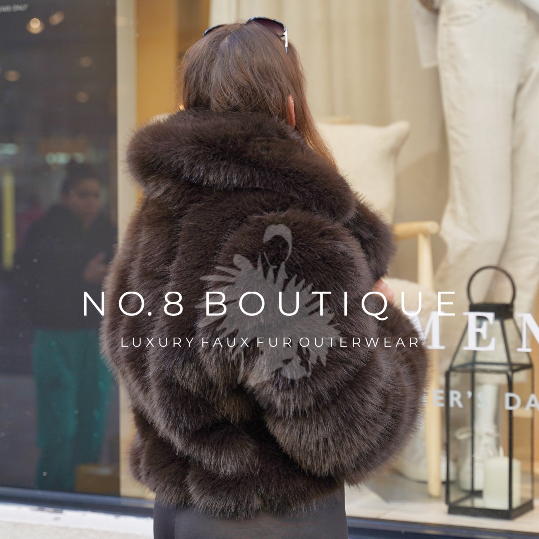 Classic London bridal jacket with faux fur and refined collar