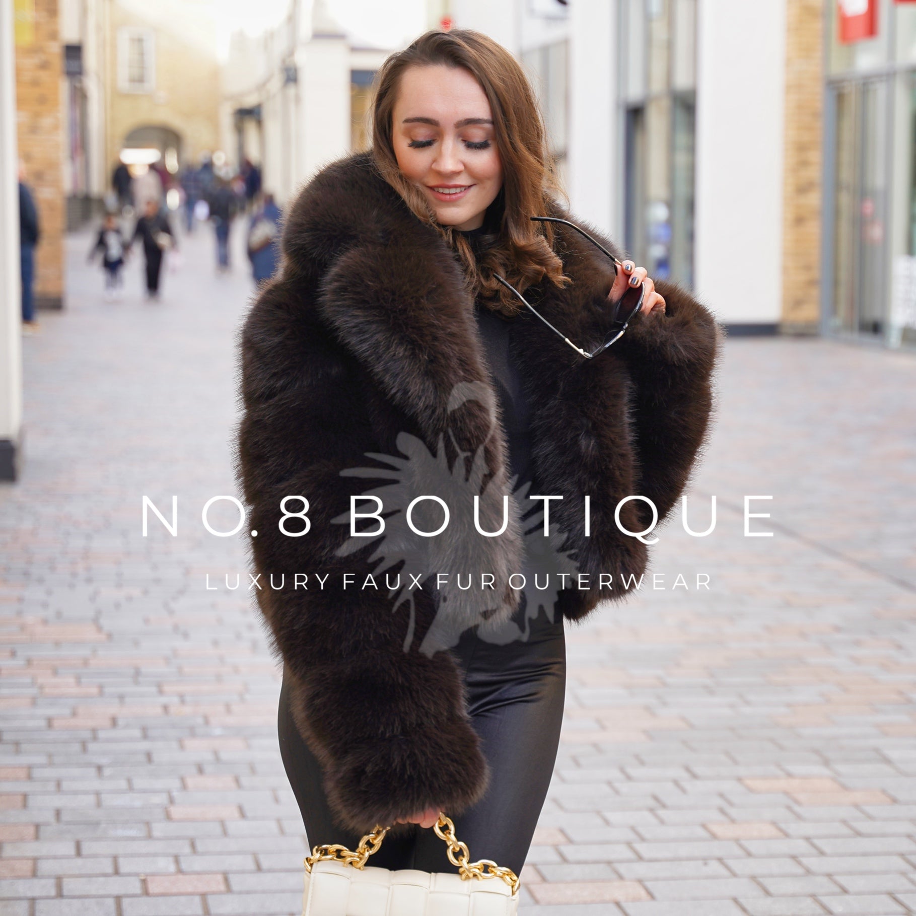 Sophisticated London bridal jacket in faux fur with classic collar