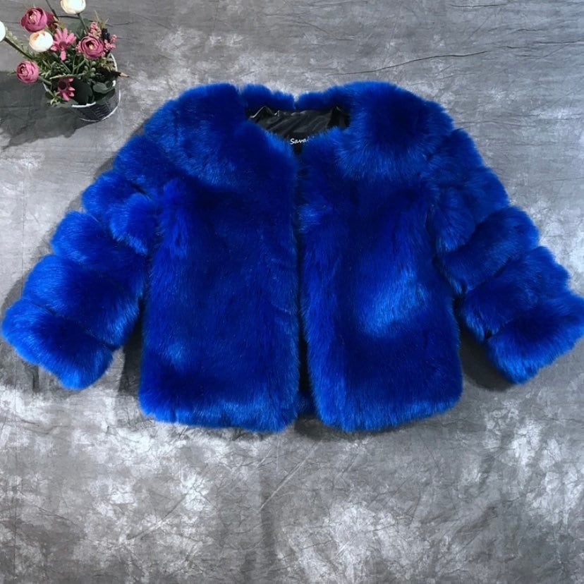 Chic Geneva faux fur jacket with a sleek straight front