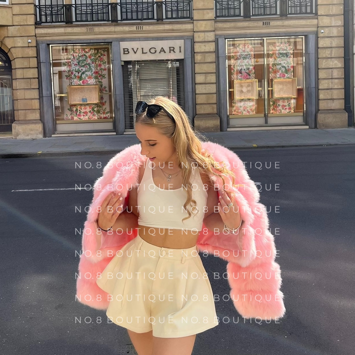 Chic and cozy cropped faux fur jacket in pink with three rows