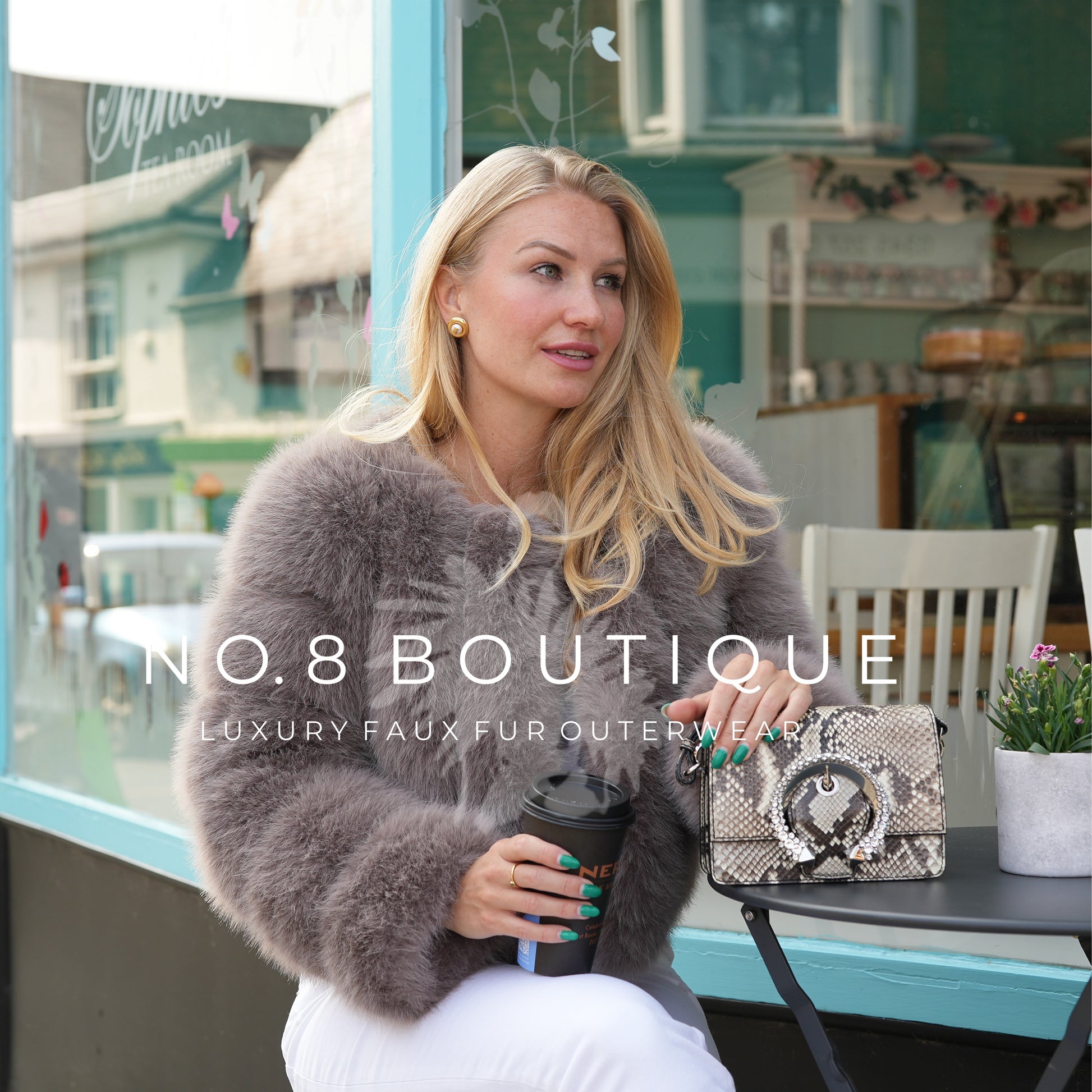 Chic cropped faux fur jacket in Vienna design