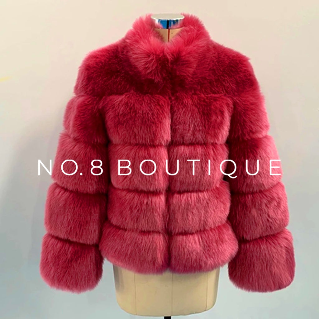 Cozy Chelsea faux fur coat with collar for winter