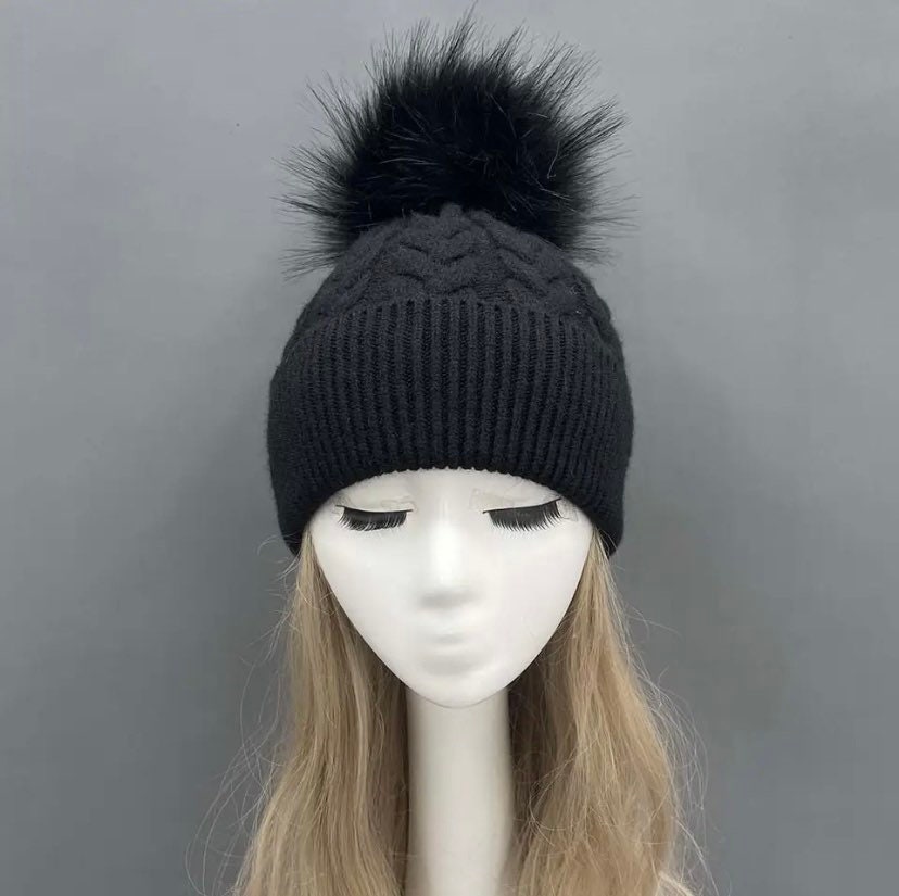 Cableknit cashmere/angora faux fur bobble hat