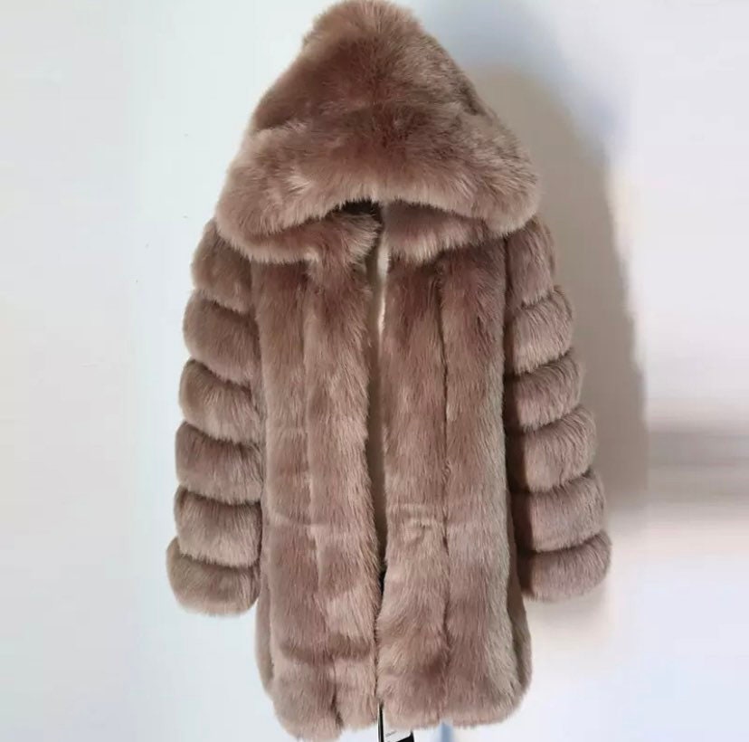 Trendy Vienna hooded long coat in luxurious faux fur